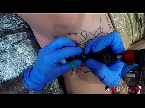 ❤️ Sully Savage, une chaudasse extrêmement tatouée, s'est fait tatouer le clitoris. ❤❌ Porno dur at porn fr.hentai-for.ru ❌